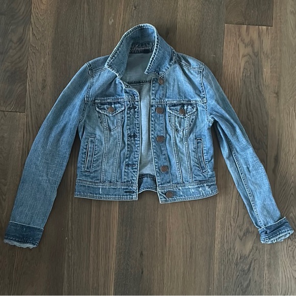 Women’s Cropped Jean Jacket - Picture 2 of 5